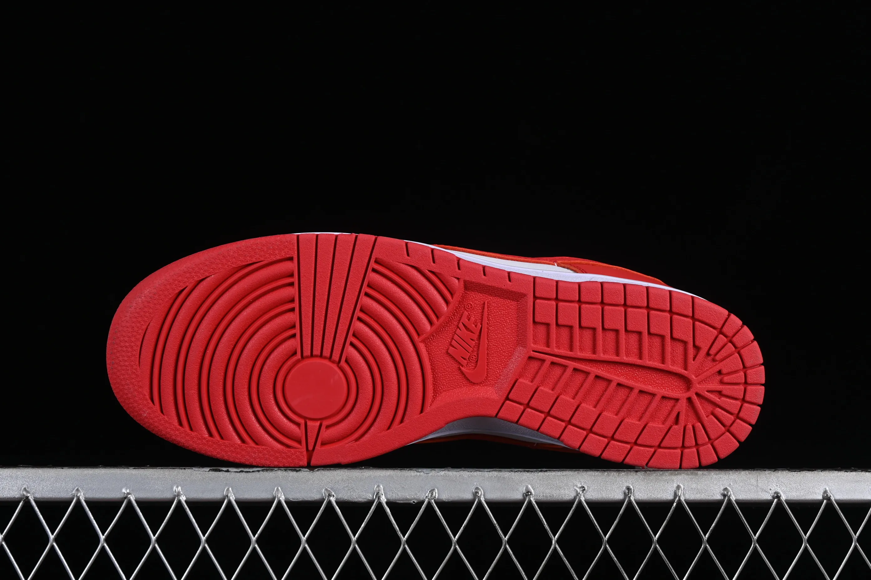 All Categories Nk SB Dunk Series Nk SB Dunk Low Low-top Sneakers Nk Dunk Low SB "University Red" White and Red Dunk Series First Layer Low-top Casual Sports Skateboard Shoes CU1727-100